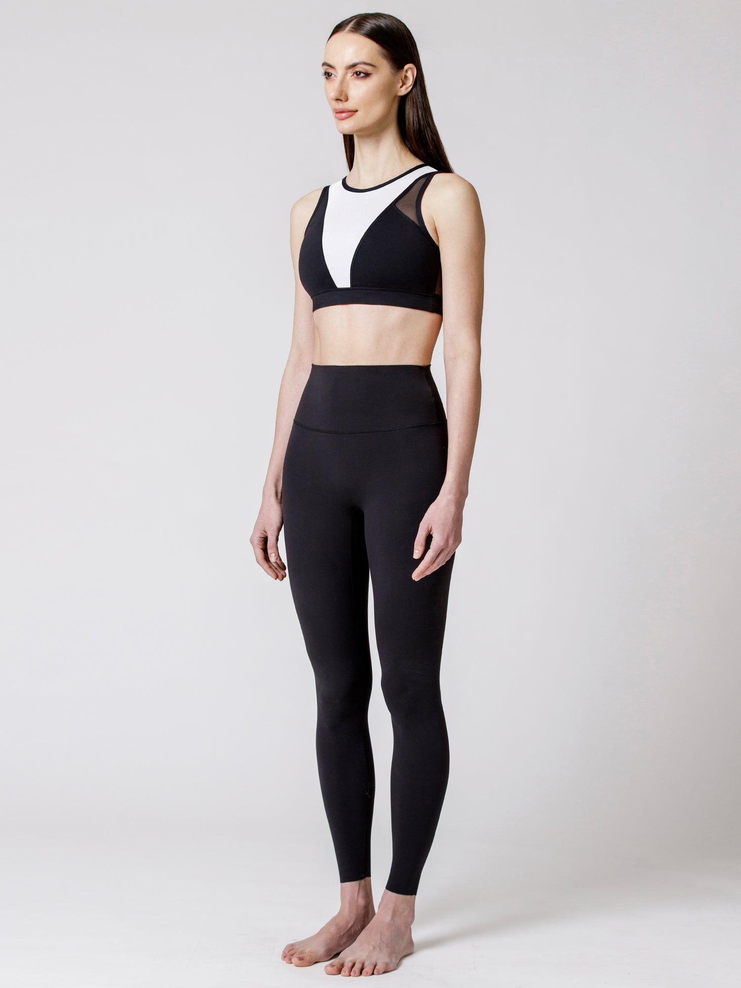 VICTORIA BRA, WHITE/BLACK MESH
