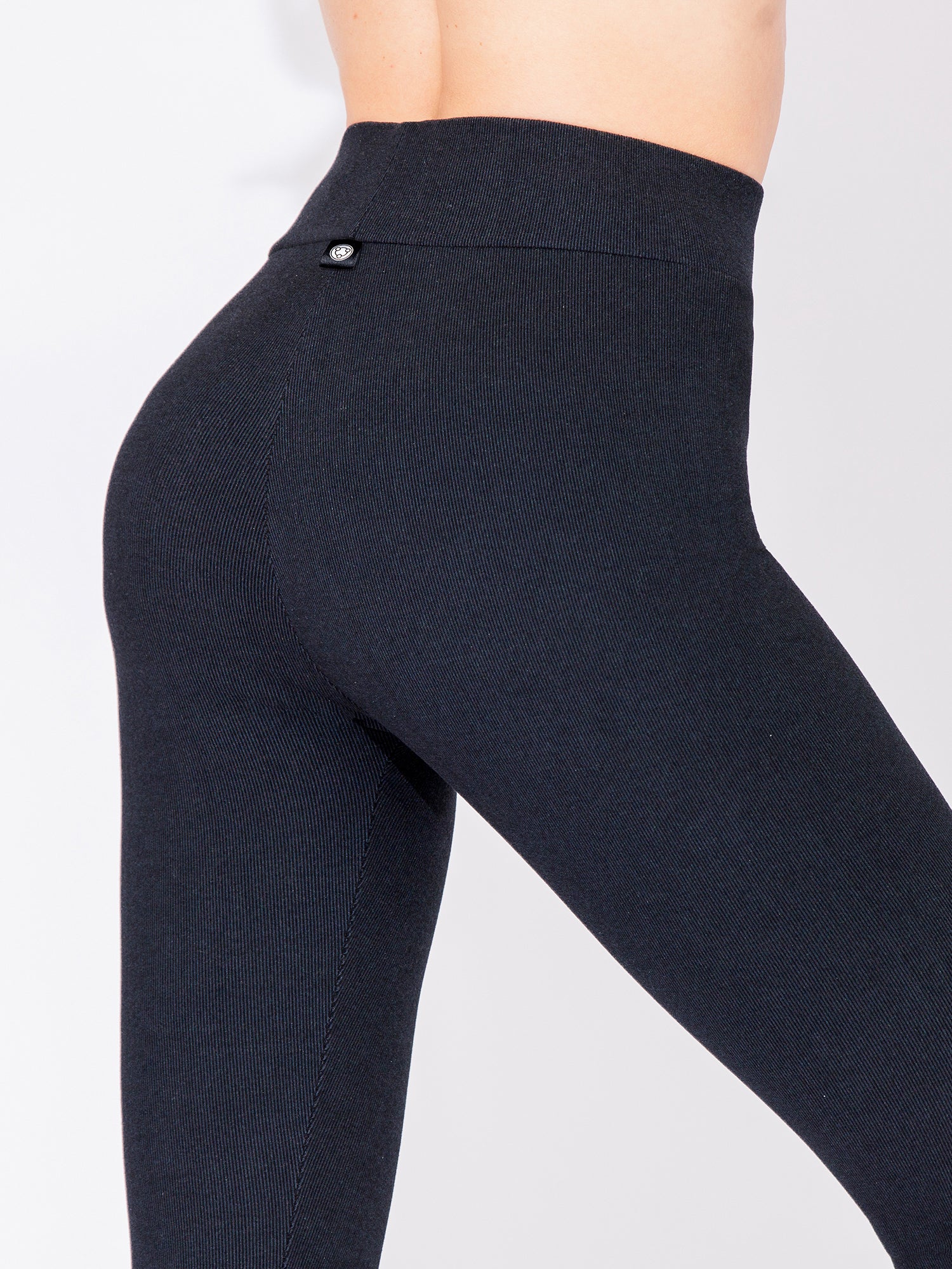 VEGAN CASHMERE SEAMLESS LEGGINGS, BLACK