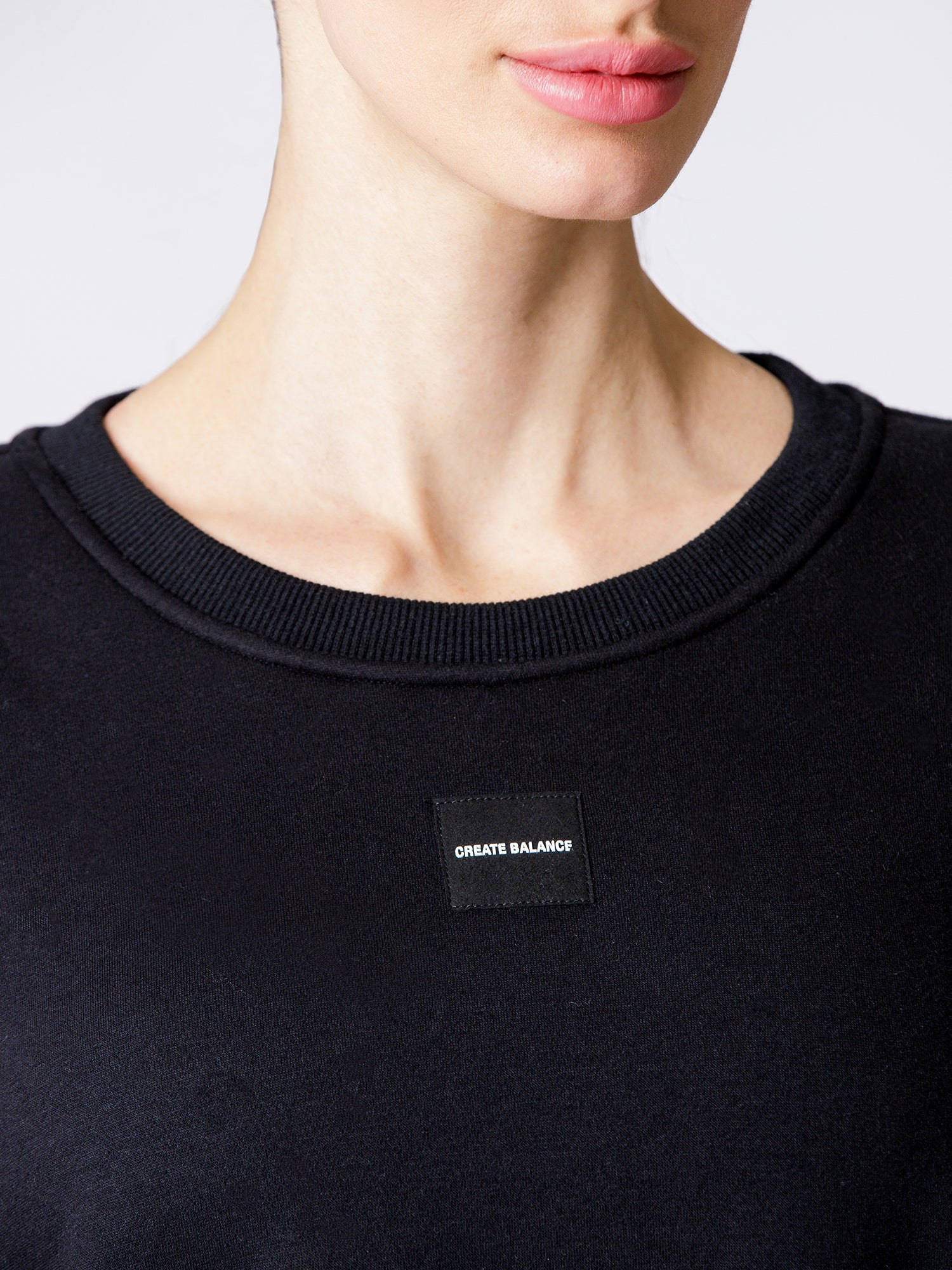 WINTER FLEECE PATCH LOGO SWEATSHIRT