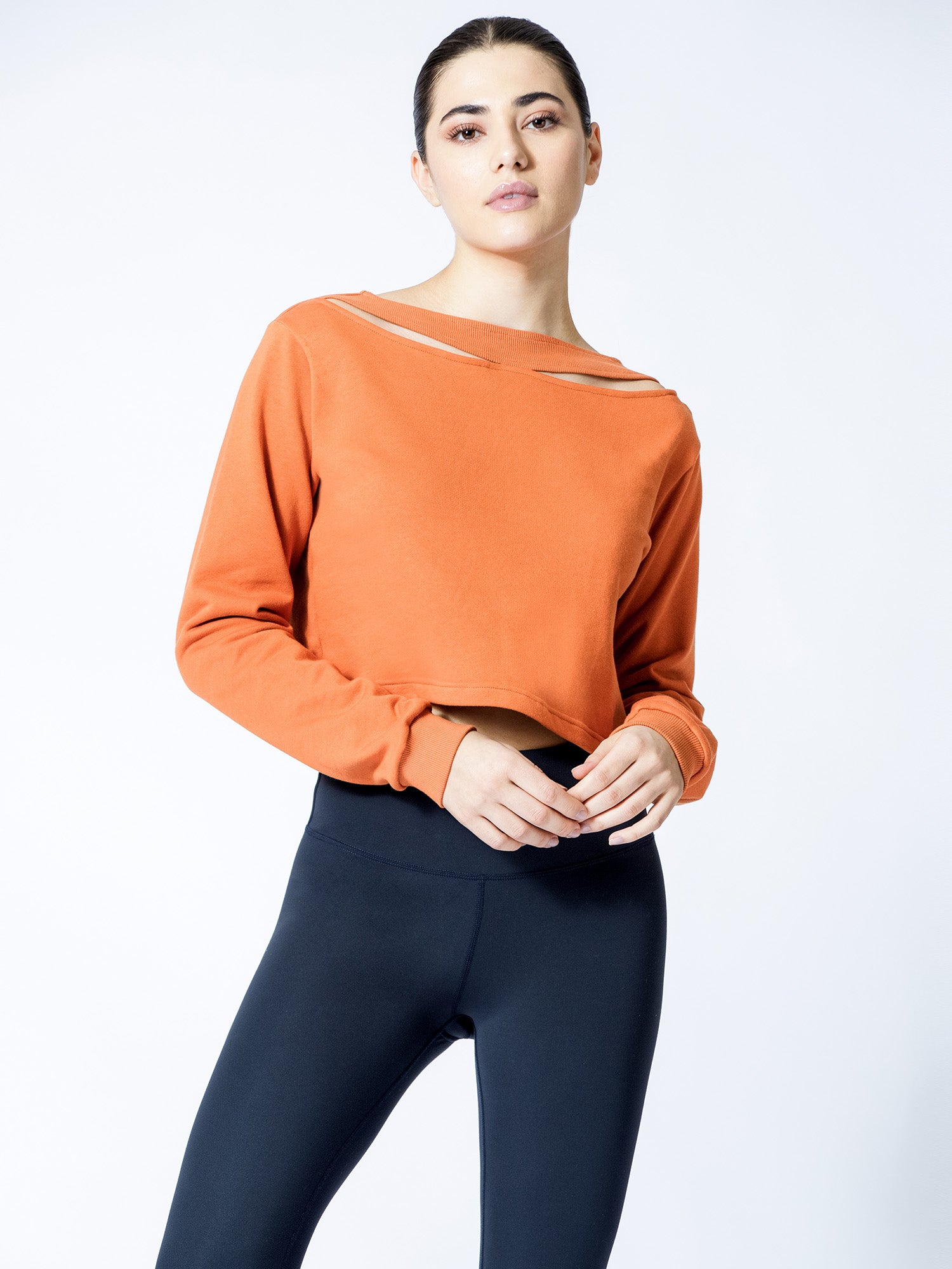 DETACHED COLLAR SWEATSHIRT