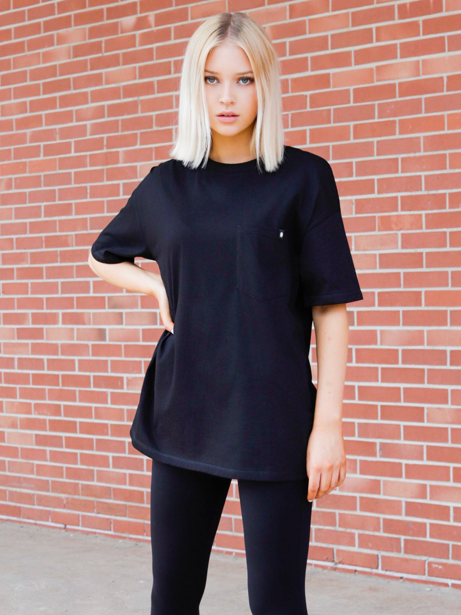 OVERSIZED POCKET TEE, BLACK