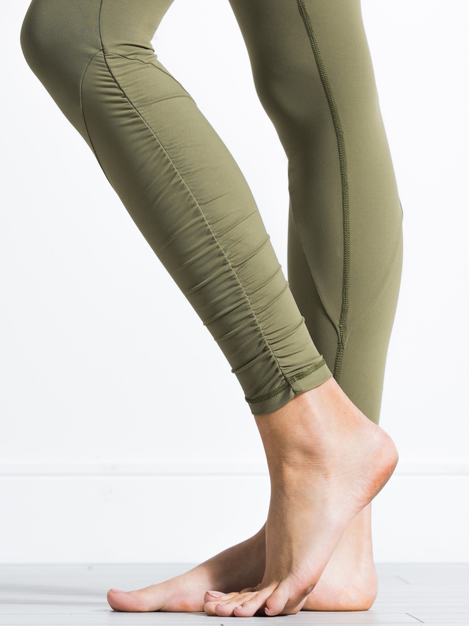 RUCHED NUDE PANTS