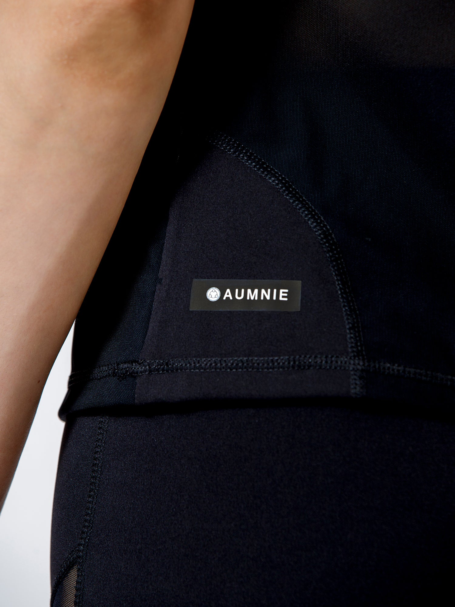 FITTED MESH TEE, BLACK MESH