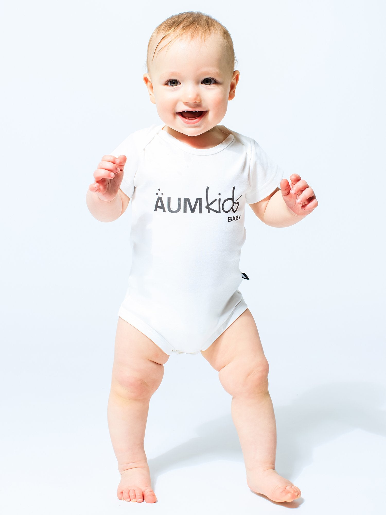 AUMkids HAPPY BABY SHORT SLEEVE ONESIE + BIB SET