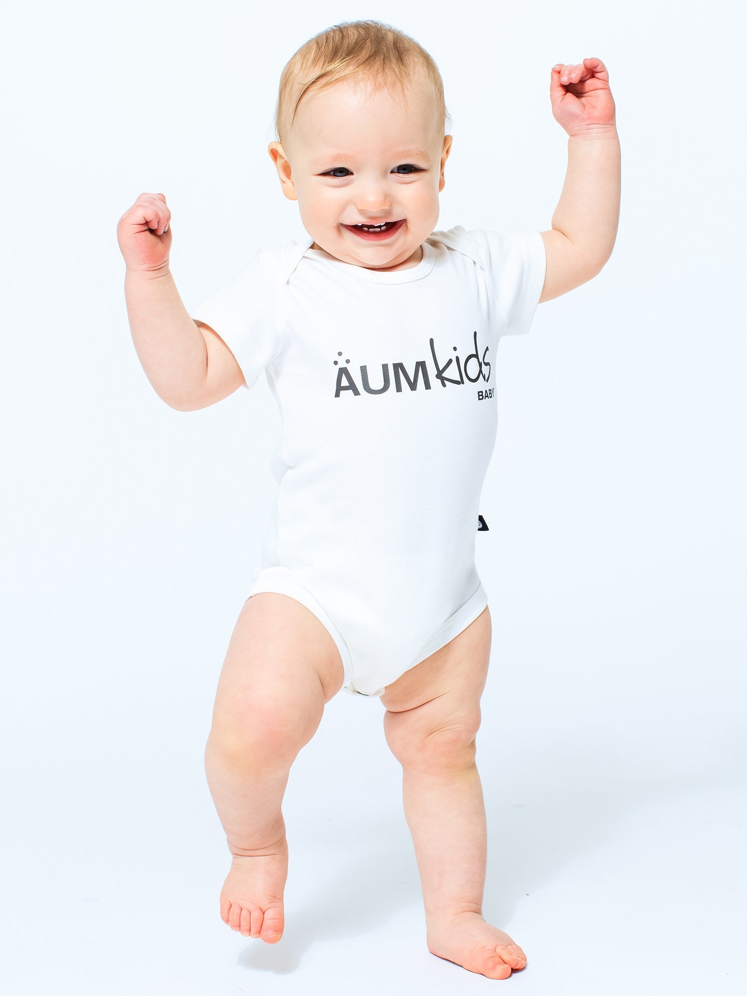 AUMkids HAPPY BABY SHORT SLEEVE ONESIE + BIB SET