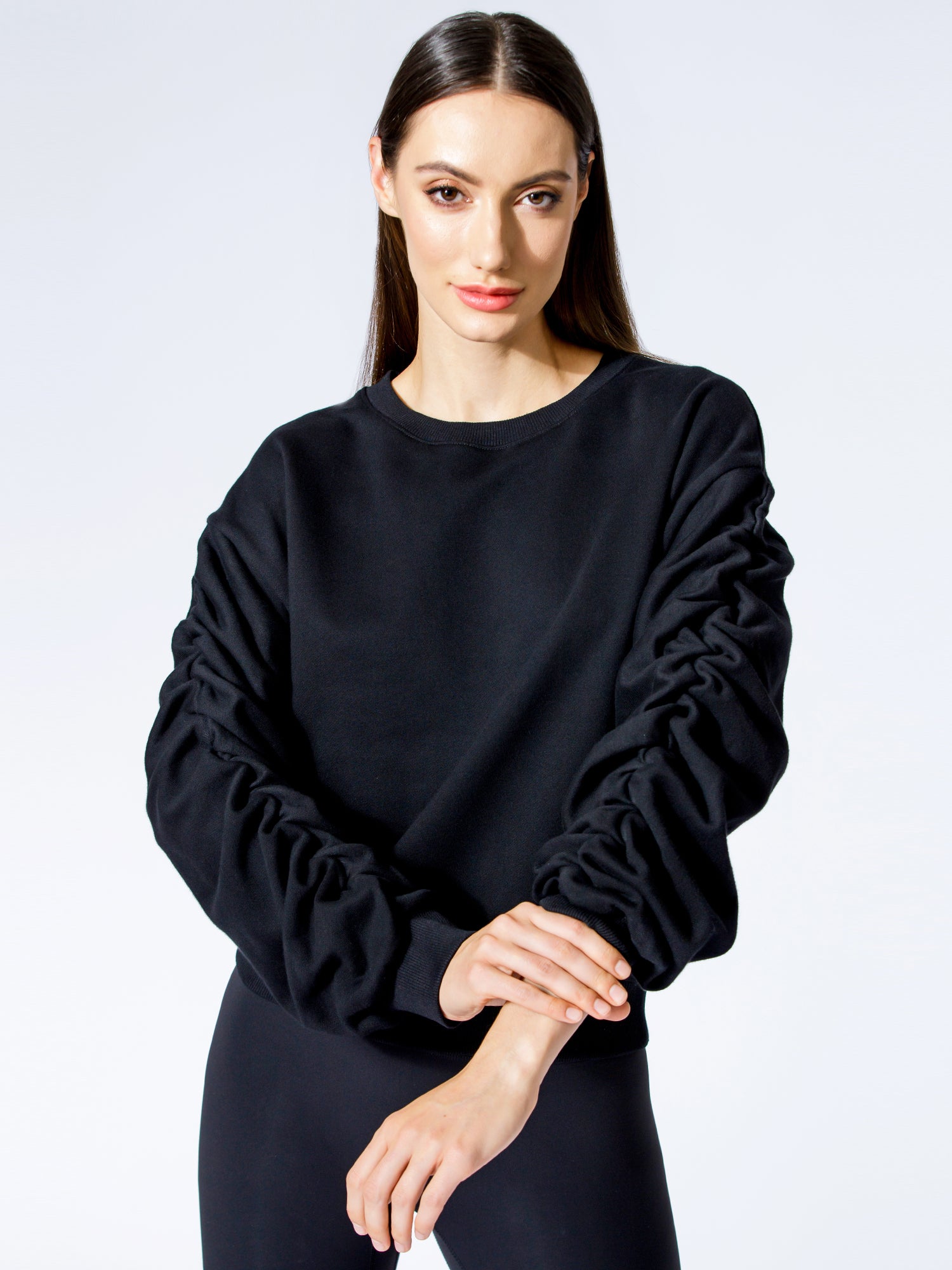 RUCHED RUNWAY SWEATSHIRT, BLACK