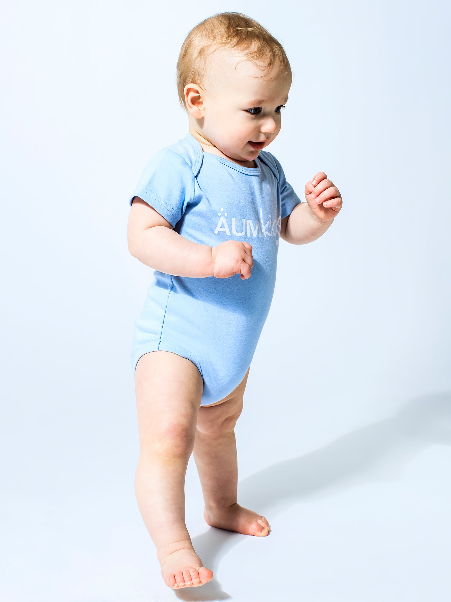 AUMkids HAPPY BABY SHORT SLEEVE ONESIE + BIB SET