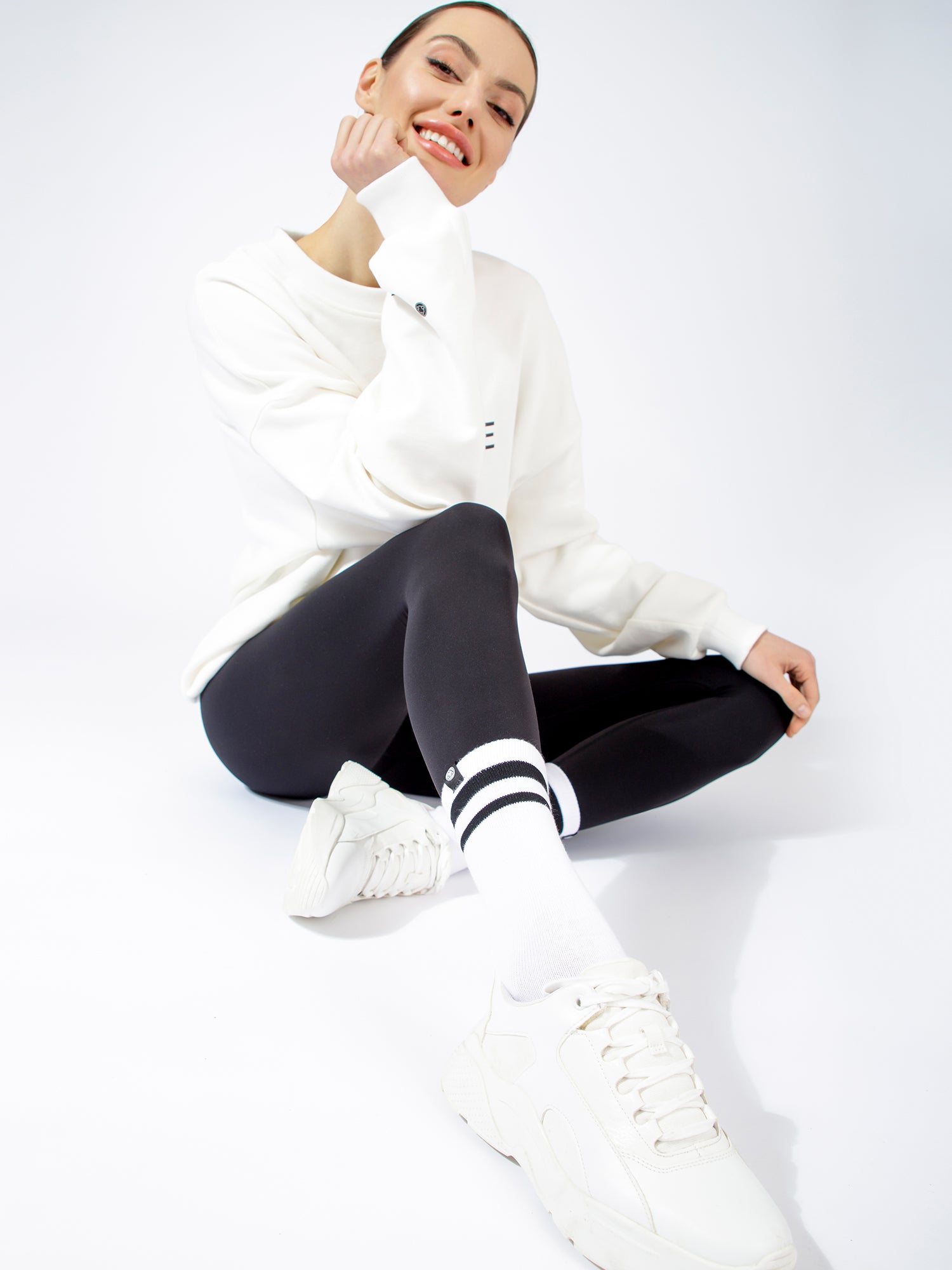 AUMNIE OVERSIZE SWEATSHIRT