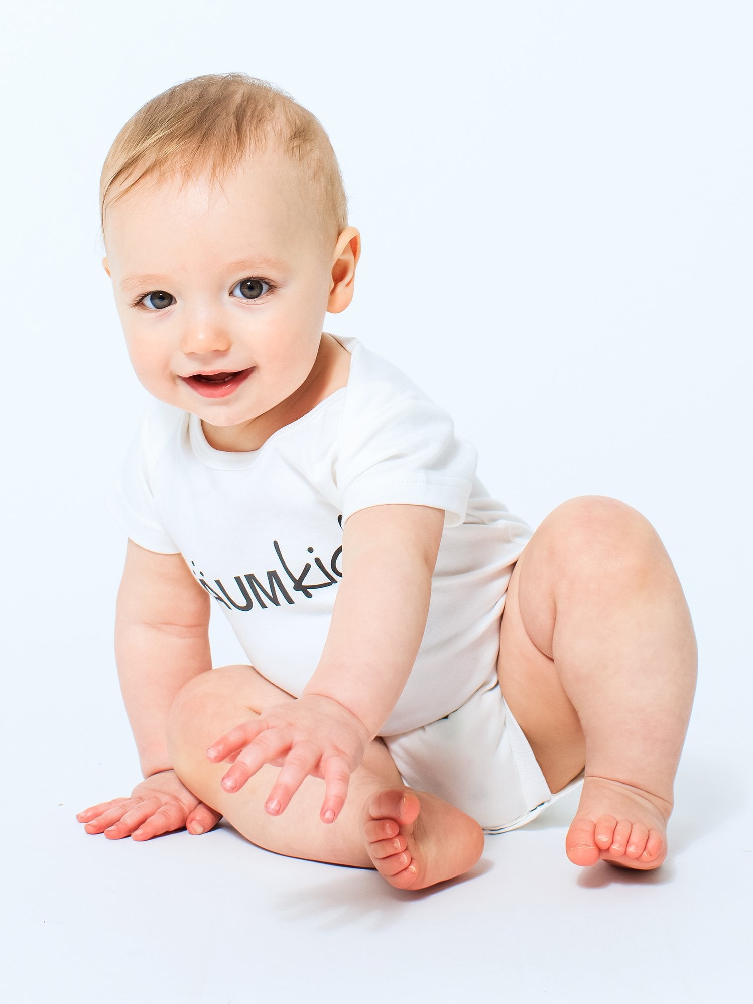 AUMkids HAPPY BABY SHORT SLEEVE ONESIE + BIB SET