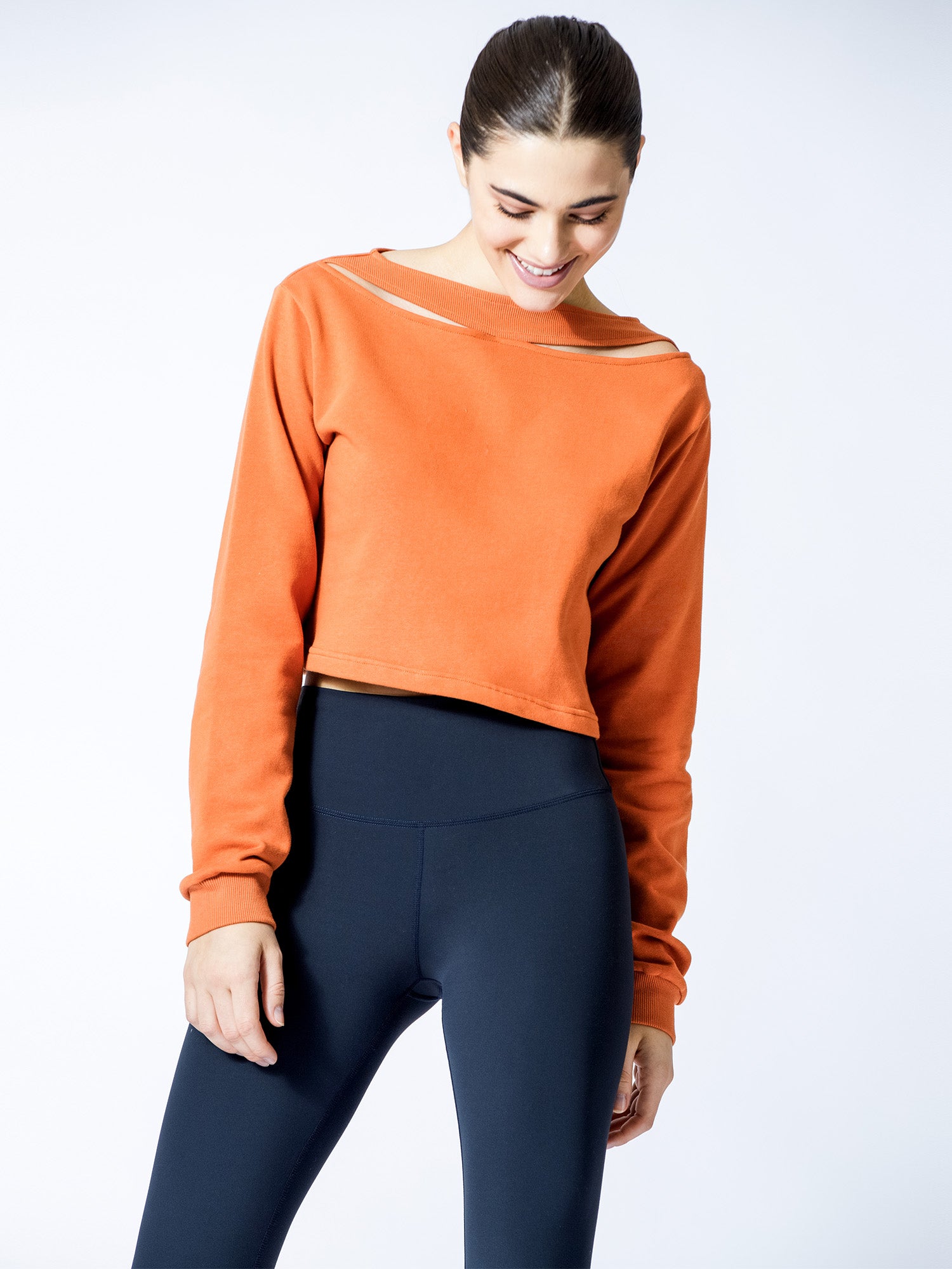 DETACHED COLLAR SWEATSHIRT