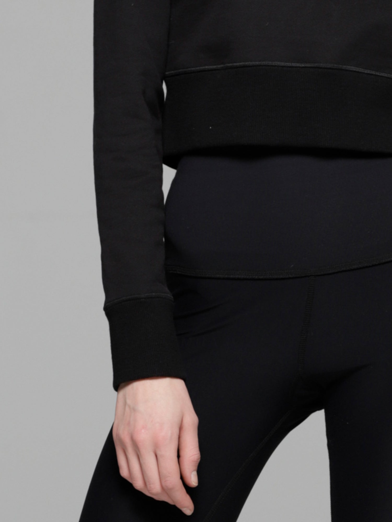 CROPPED SWEATSHIRT