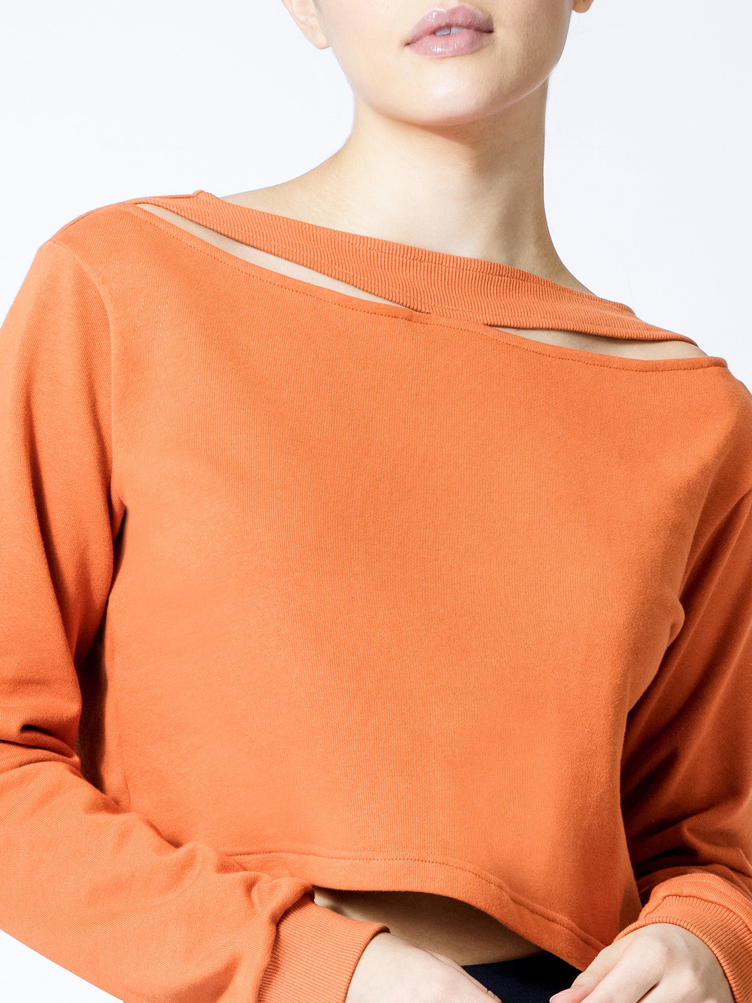 DETACHED COLLAR SWEATSHIRT