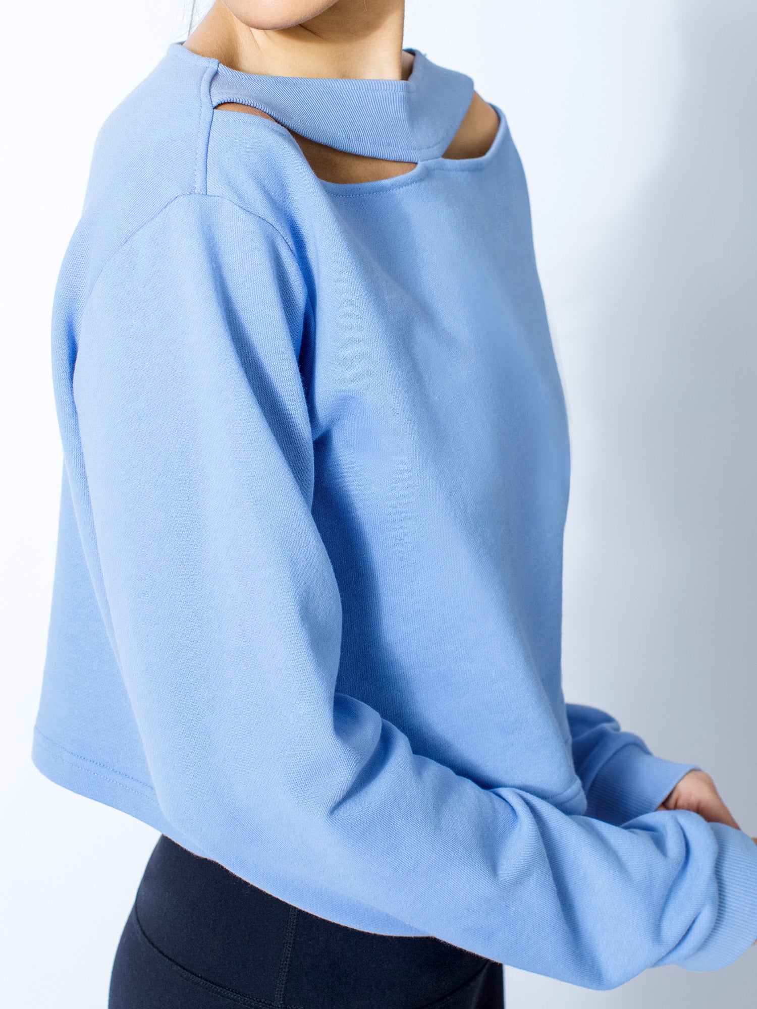 DETACHED COLLAR SWEATSHIRT