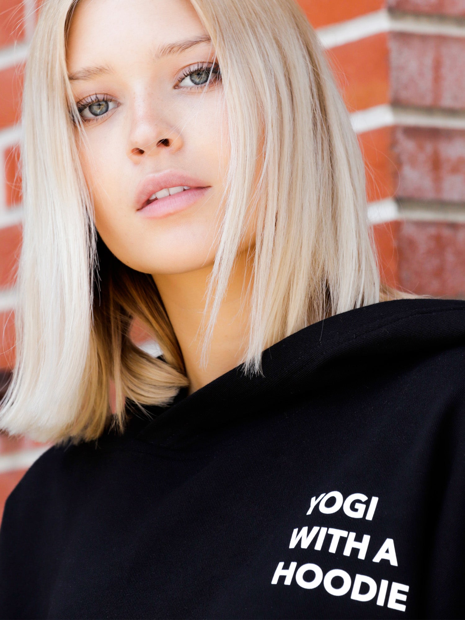 YOGI WITH A HOODIE, BLACK