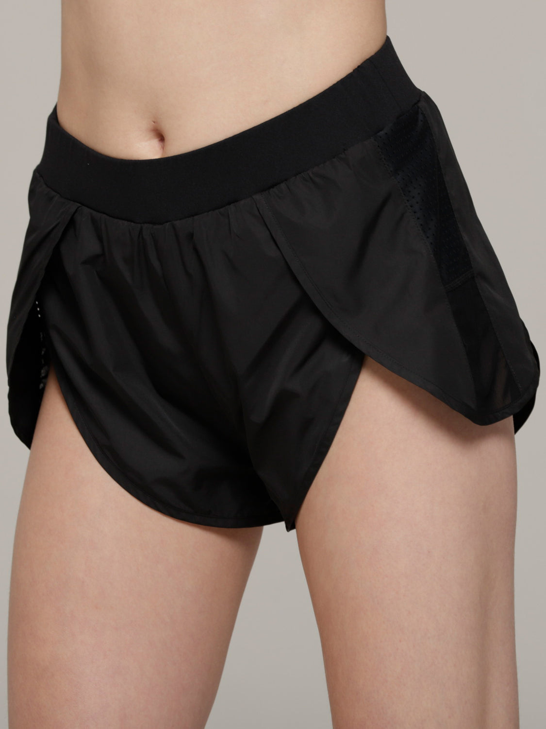 SOLSTICE SHORTS, BLACK/BLACK MESH