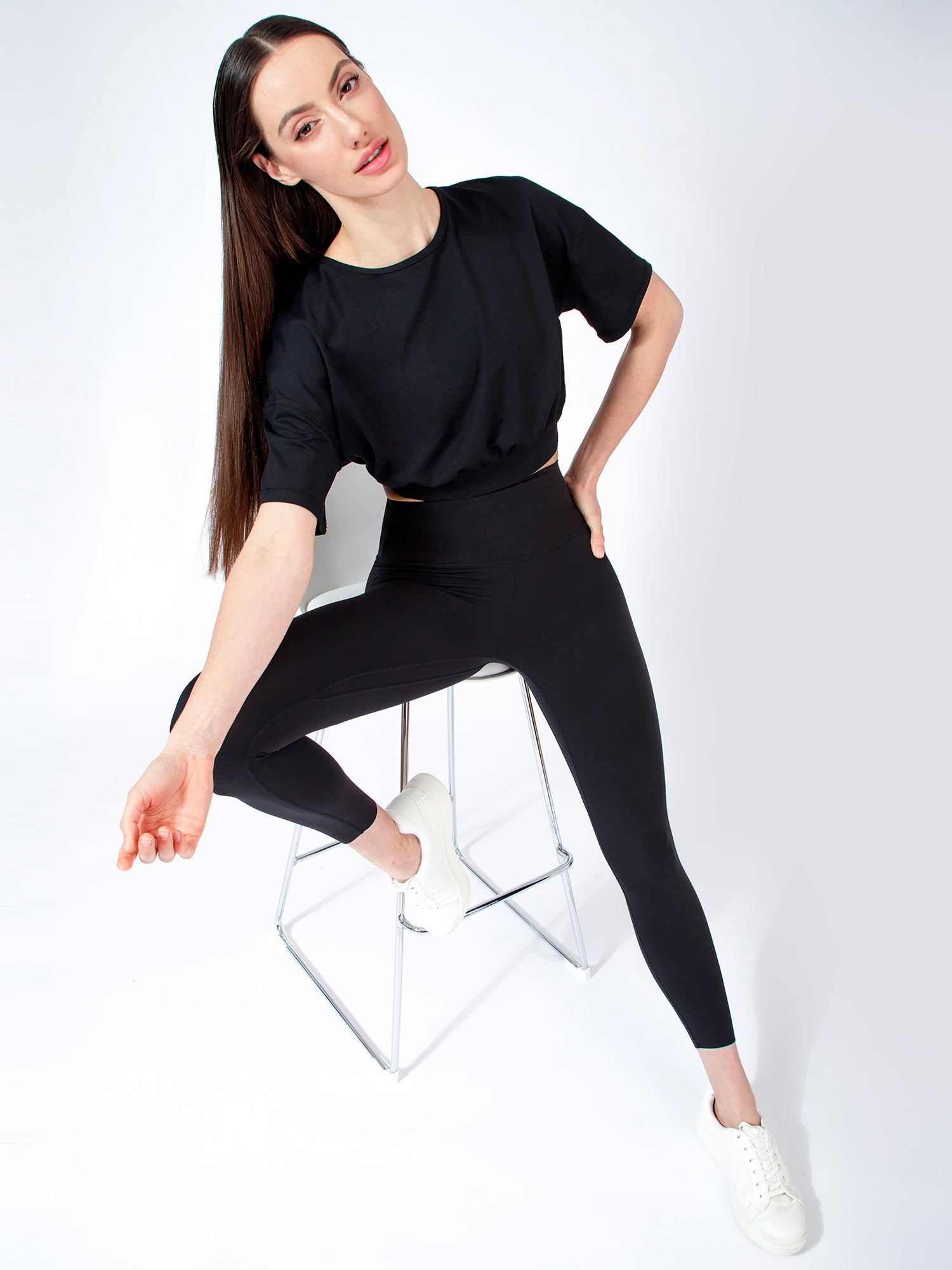 CAREFREE CROPPED TEE, BLACK