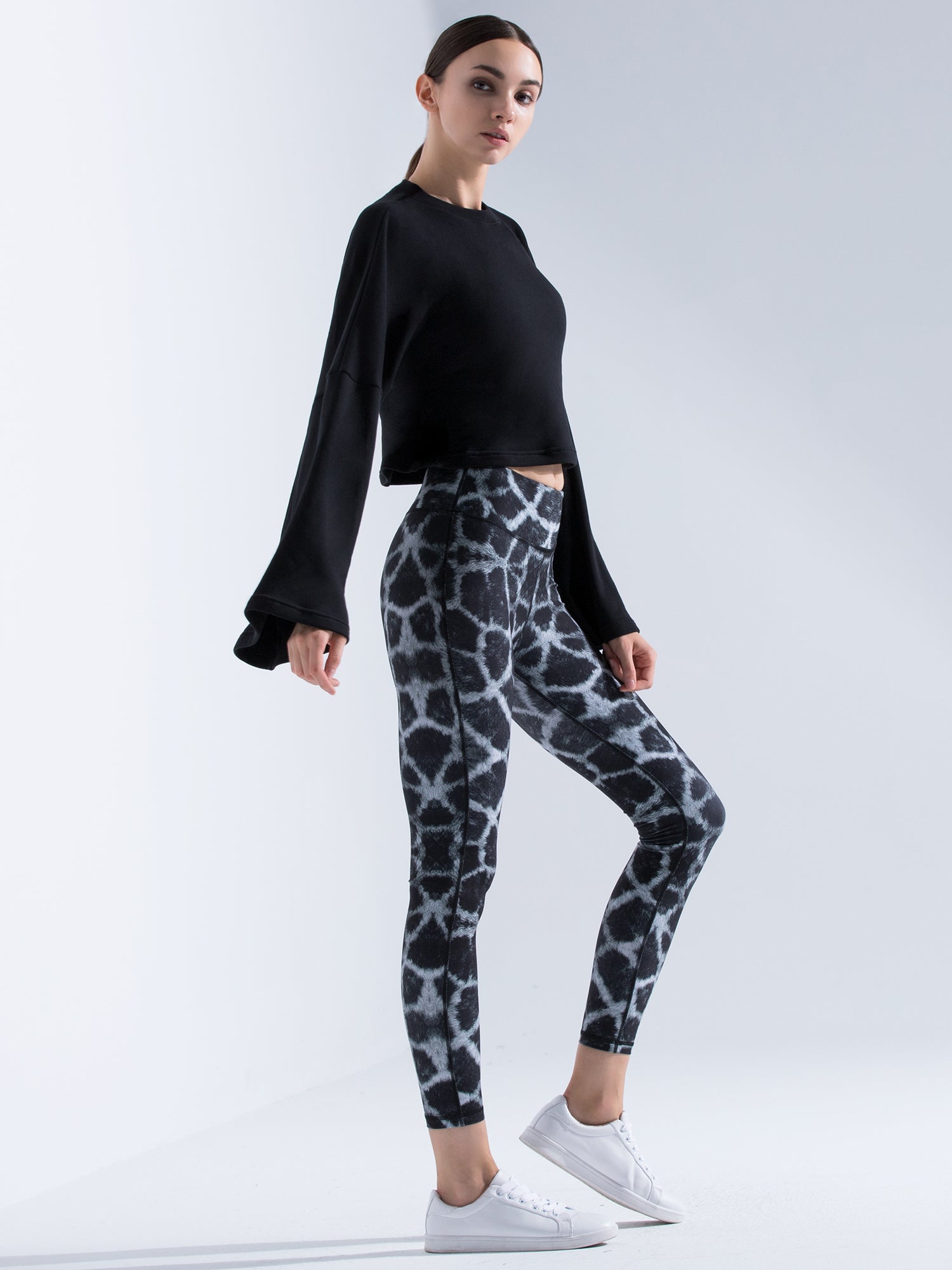 FLARED SLEEVE SWEATSHIRT, BLACK